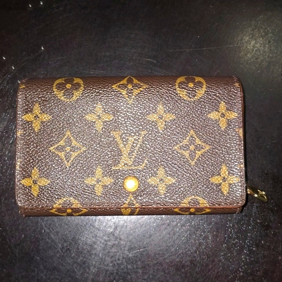 Louis Vuitton Handbags - Authentic Louis Vuitton Wallet Portefeiulle Tresor Brown Monogram Used